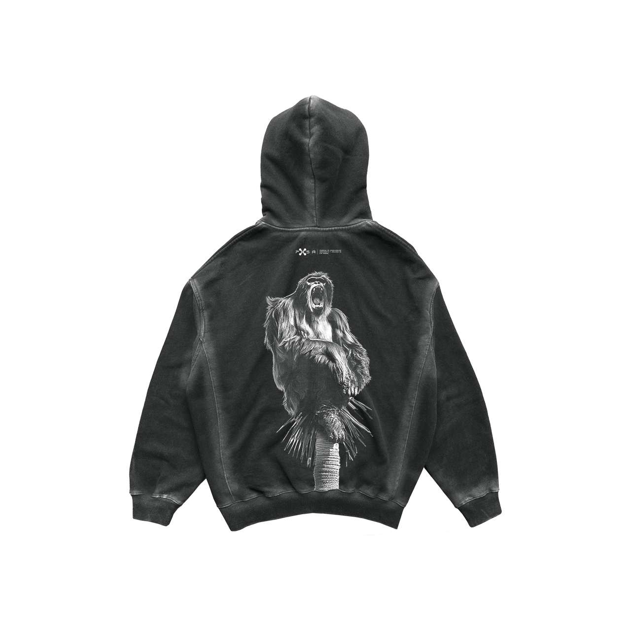 The "El Vigilante" black hoodie from Machina - Wearable Technology is crafted from French terry cotton and features a roaring gorilla graphic on the back. This design embodies nature's watchful protector, depicting the gorilla standing with an open mouth against a plain white background to create a powerful and dynamic image.