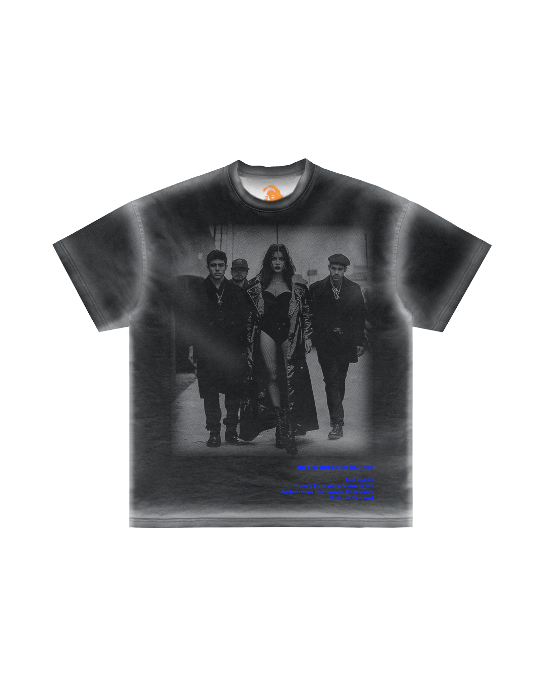The No les creas Nada T-shirt by Machina - Wearable Technology features a monochrome graphic of four people walking in line, with a striking central figure. A bold blue text statement at the bottom adds to its urban legend vibes and perfectly captures a casual street style essence.